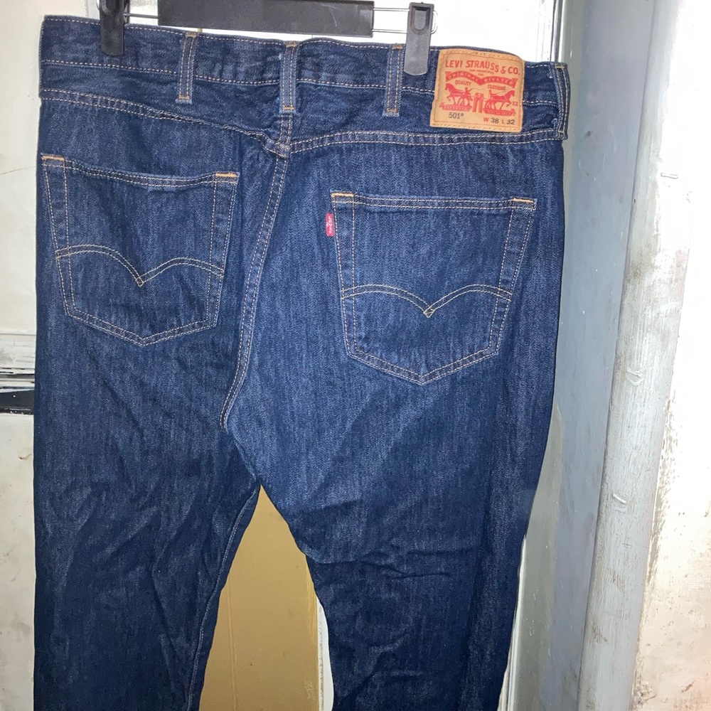 Levi’s - Picture 2 of 3